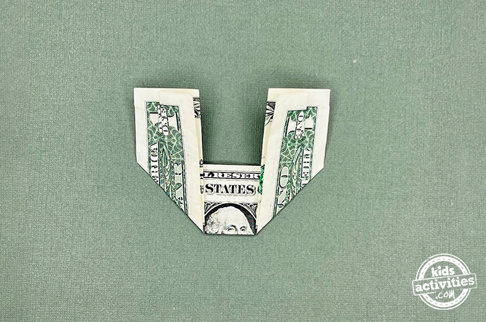 Dollar bill Christmas wreath tutorial - step 3 - turn around and frame the word States