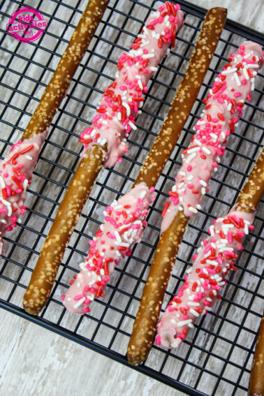 Valentine's Day Pretzels Featured