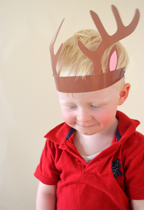 These printable reindeer headbands are the perfect Christmas crafts for kids.